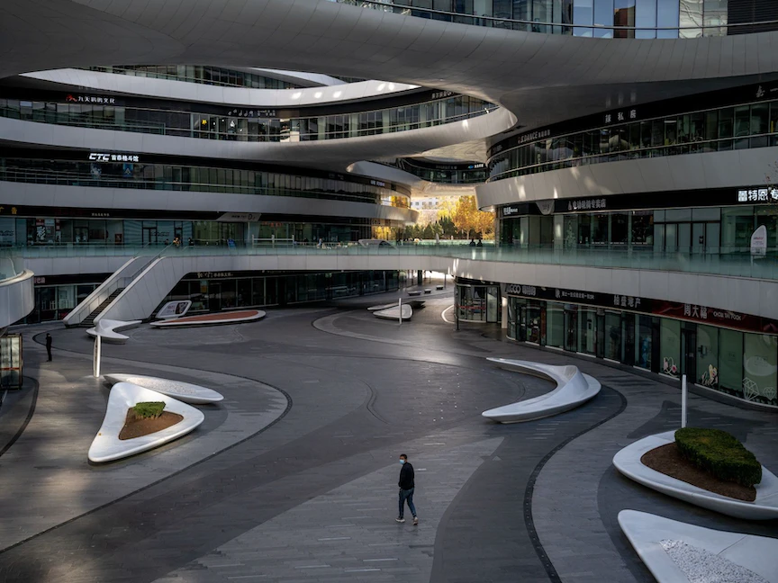 إغلاق المتاجر في العاصمة بكين بعد تسجيل عدد قياسي من الإصابات بكورونا، الصين، 21 نوفمبر 2022. - Bloomberg