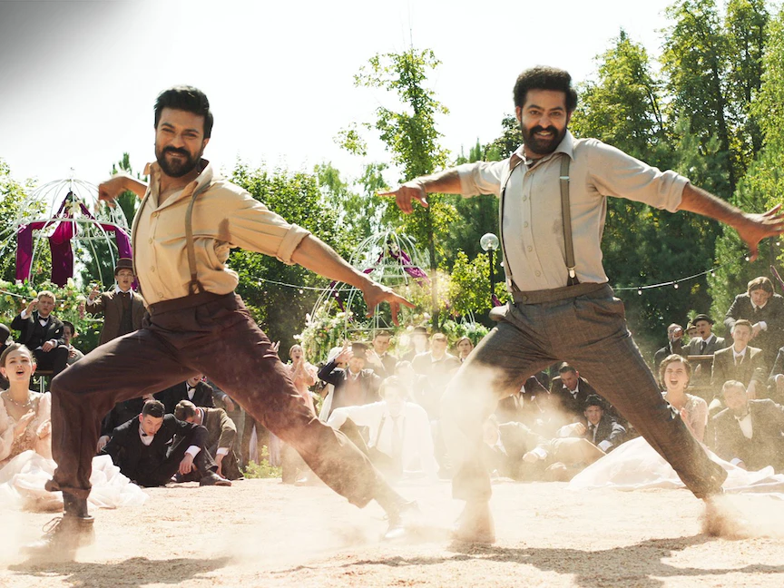 الهنود يحتفلون بعد فوز فيلمين بالأوسكار