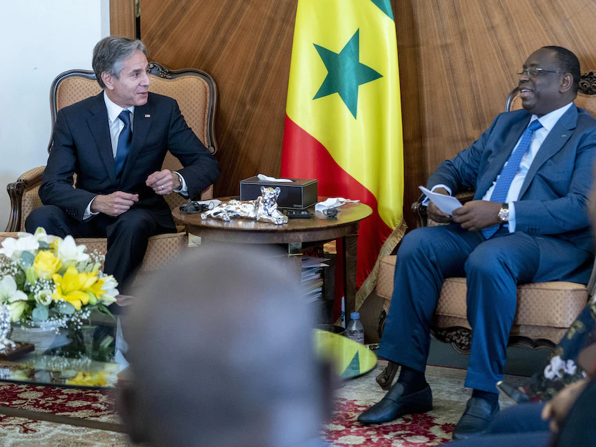 الرئيس السنغالي ماكي سال خلال استقباله وزير الخارجية الأميركي أنتوني بلينكن في العاصمة السنغالية دكار، 20 نوفمبر 2021 - AFP