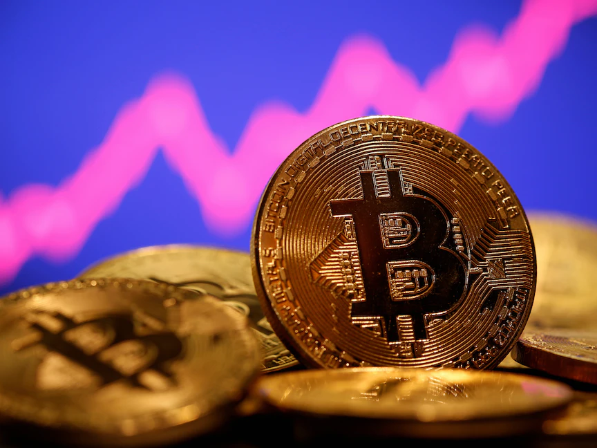 عملة بتكوين تواصل تحقيق مكاسبها في عام 2021 - REUTERS