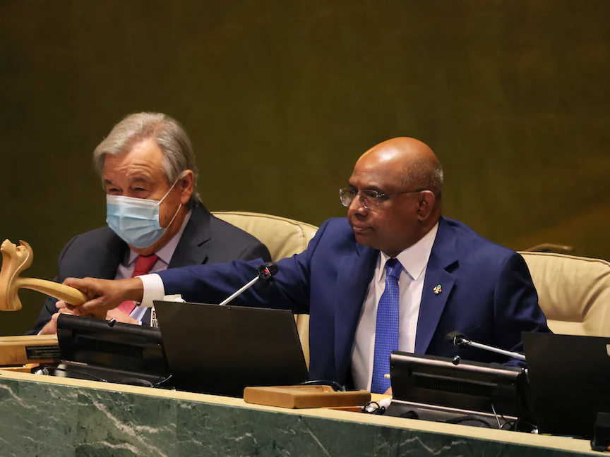 جانب من الجلسة الطارئة للجمعية العامة للأمم المتحدة بشأن التصويت على قرار يدين الغزو الروسي لأوكرانيا في مدينة نيويورك- 2 مارس 2022 - AFP