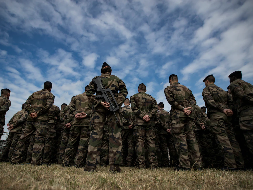 جنود فرنسيون في قاعدة للجيش بضواحي باريس، 25 يوليو 2016 - REUTERS