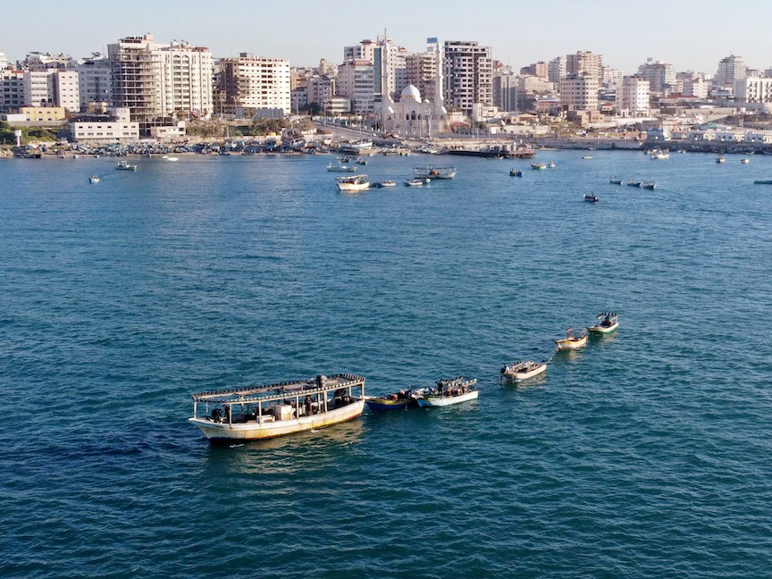 قوارب صيد فلسطينية بالقرب من ميناء قطاع غزة البحري - REUTERS