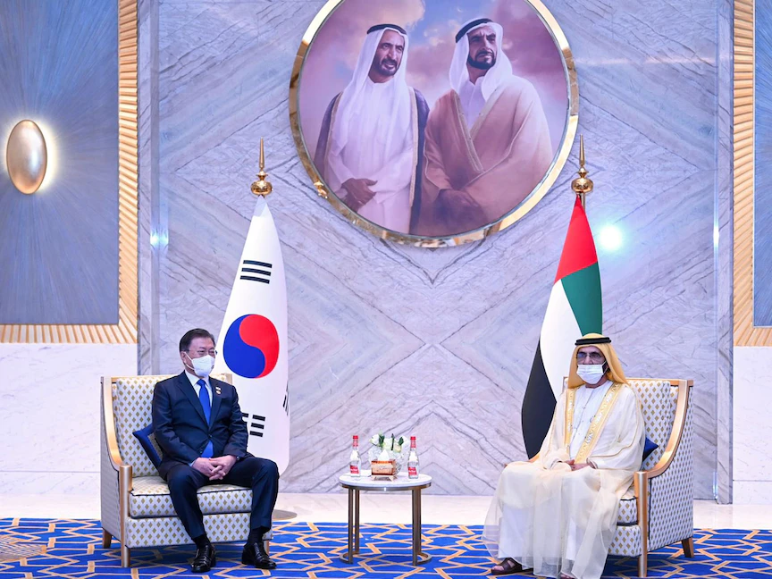 الشيخ محمد بن راشد آل مكتوم، نائب رئيس دولة الإمارات رئيس مجلس الوزراء حاكم دبي، خلال استقبال الرئيس الكوري الجنوبي مون جاي إن - @HHShkMohd