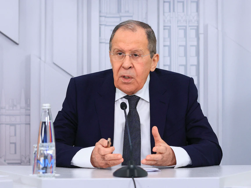 الكرملين عن إغلاق 3 دول أجواءها أمام طائرة لافروف: خطوة عدائية    