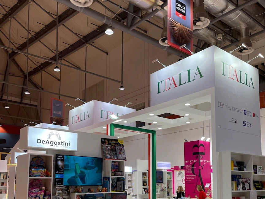 الجناح الإيطالي في معرض الشارقة للكتاب 2022 - الشرق