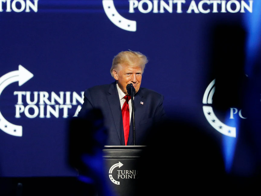 الرئيس الأميركي السابق دونالد ترمب يتحدث خلال قمة العمل الطلابي في الولايات المتحدة بمدينة تامبا الأميركية. 23 يوليو 2022. - REUTERS