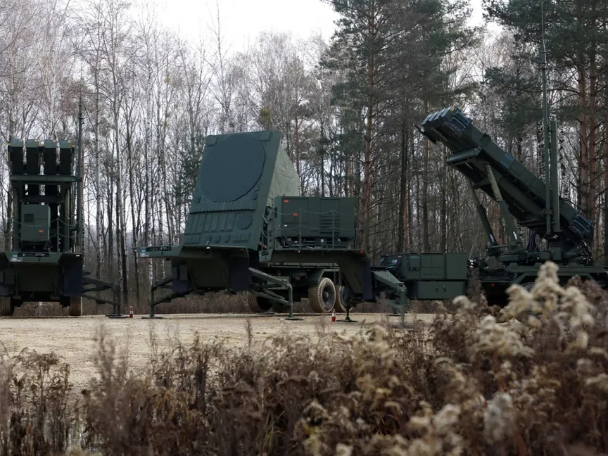 قاذفات صواريخ أرض-جو من نظام باتريوت بقاعدة عسكرية في سوخاتشيف في بولندا. 18 ديسمبر 2024 - REUTERS