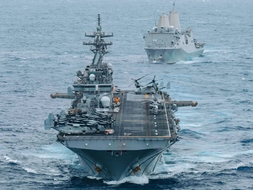 صورة نشرتها القيادة المركزية الأميركية للسفينتين USS Boxer وUSS Portland أثناء عبورهما في المحيط الهندي. 30 يونيو 2026 - @CENTCOM