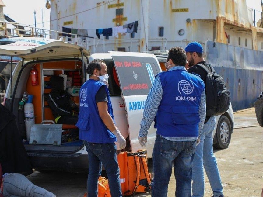 ضحايا ومفقودون في غرق قارب قبالة ليبيا.. وتشكيك بحادث "مركب اليونان"