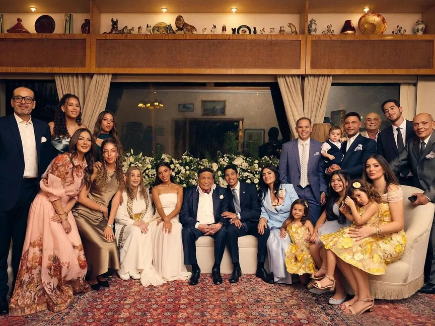 الفنان عادل إمام في صورة عائلية من حفل زفاف حفيده. 5 يوليو 2025 - instagram