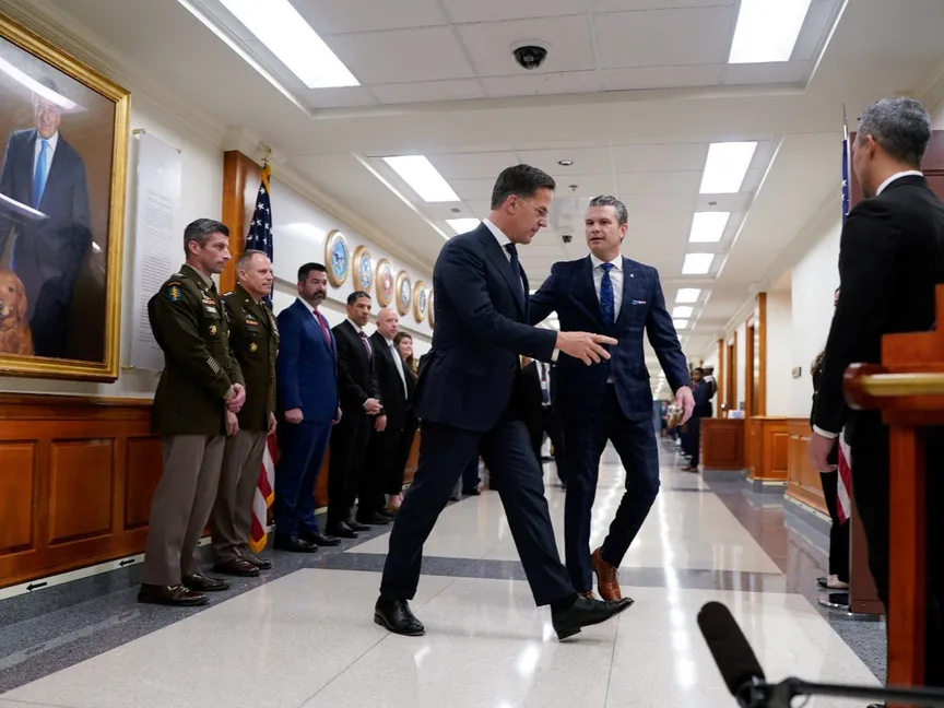 وزير الدفاع الأميركي بيت هيجسيث والأمين العام لحلف الناتو مارك روته، البنتاجون، 24 أبريل 2025 - REUTERS