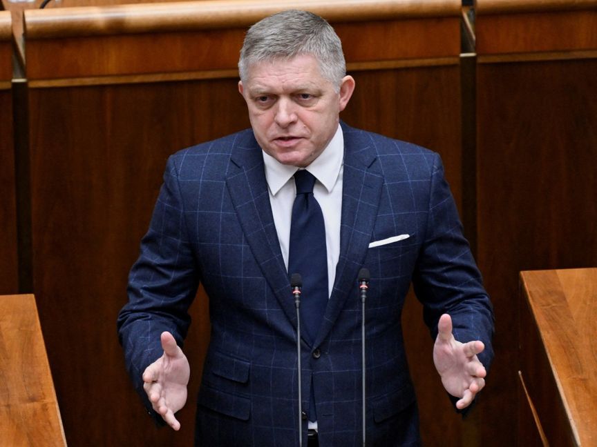 سلوفاكيا تدعو الاتحاد الأوروبي لرفع العقوبات عن النفط والغاز الروسيين