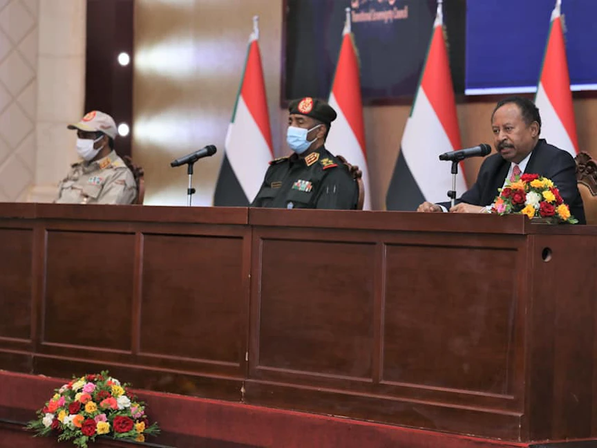 البرهان يُشكل لجنة عليا برئاسة حميدتي لحل قضايا شرق السودان