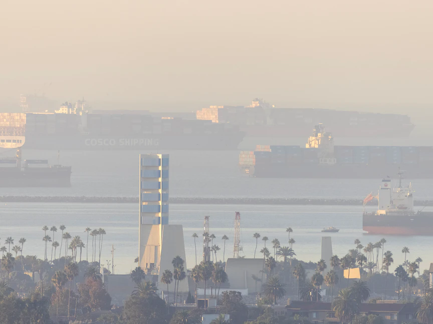 حاويات في ميناء لوس أنجلوس بولاية كاليفورنيا الأميركية - REUTERS