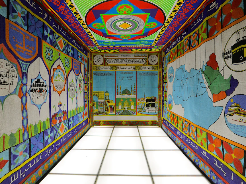 من الأعمال المشاركة في "بينالي الدرعية" الذي تستضيفه صالة الحجاج بمطار الملك عبد العزيز الدولي في جدة العام المقبل - Twitter/@Biennale_Sa