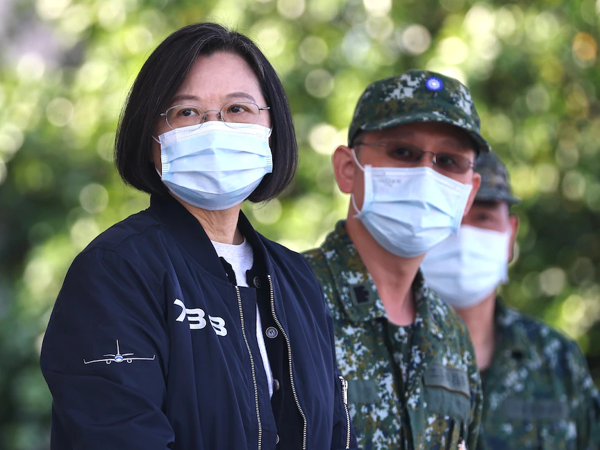 رئيسة تايوان تساي إنج وين تشرف على مناورة عسكرية في تاينان، تايوان، 15 يناير 2021 - REUTERS