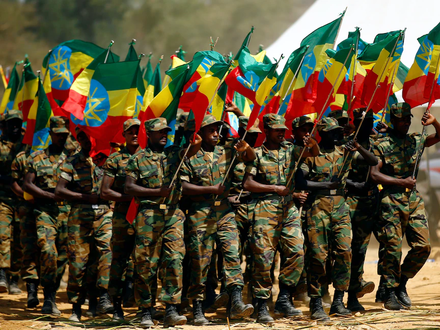 الجيش الإثيوبي خلال احتفالات سابقة بالذكرى الـ121 لمعركة "العدوة" بين إثيوبيا وإيطاليا في منطقة تيغراي - REUTERS