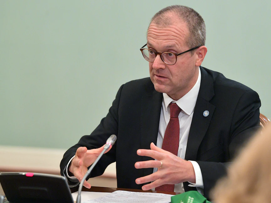 هانس كلوج المدير الإقليمي لمنظمة الصحة العالمية في أوروبا خلال اجتماع في موسكو - 23 سبتمبر 2020. - via REUTERS