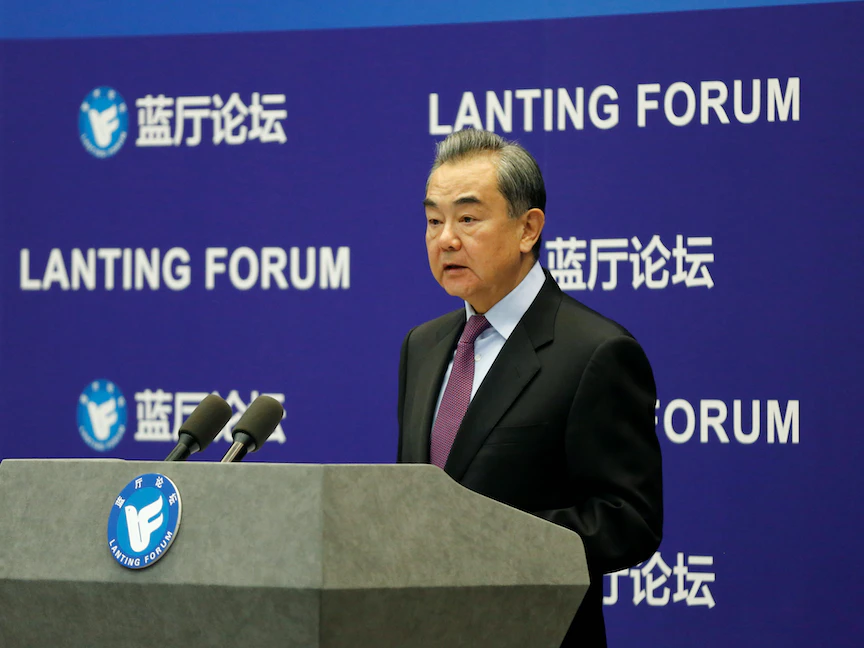 وزير الخارجية الصيني وانغ يي خلال كلمته في منتدى لانتينغ في بكين، 22 فبراير 2021 - REUTERS