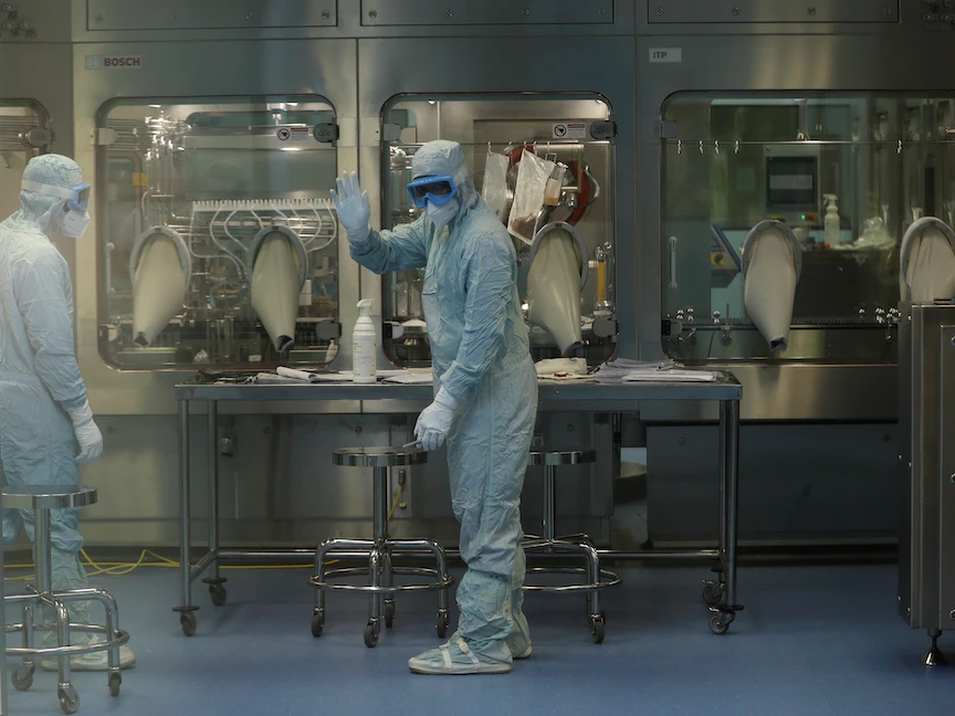 منشأة خاصة بعلاج كورونا بمدينة بورت إليزابيث في جنوب إفريقيا - 25 أكتوبر 2021 - REUTERS