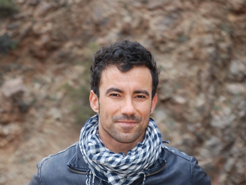 "هاوية جميلة" الفائزة بجائزة الأدب العربي الفرنسي تدين العنف