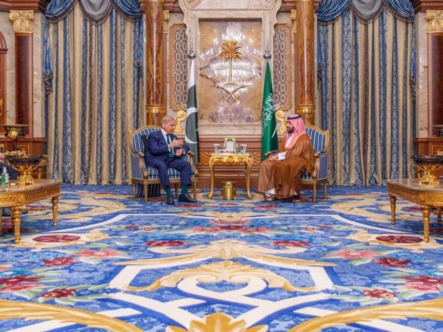 ولي العهد السعودي الأمير محمد بن سلمان يلتقي رئيس الوزراء الباكستاني محمد شهباز شريف في جدة. 16 أبريل 2026 - واس