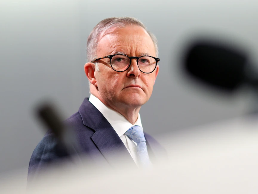 رئيس الوزراء الأسترالي أنتوني ألبانيز خلال مؤتمر صحافي مع نظيرته النيوزيلندية جاسيندا أرديرن في سيدني - 10 يونيو 2022 - Bloomberg