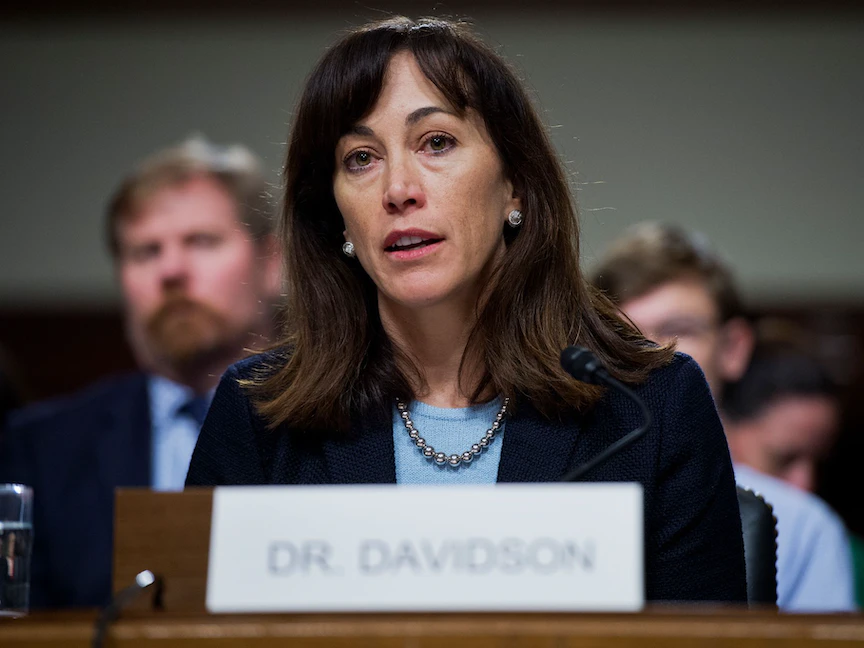 جانين ديفيدسون وكيل وزارة البحرية الأميركية السابقة خلال جلسة استماع في مجلس الشيوخ. 15 ديسمبر 2015 - Getty Images