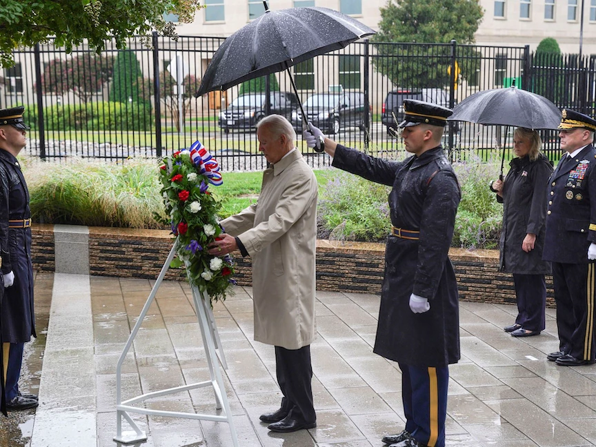 الرئيس الأميركي جو بايدن أمام مبنى البنتاجون خلال ذكرى هجمات 11 سبتمبر - واشنطن - 11 سبتمبر 2022 - Bloomberg