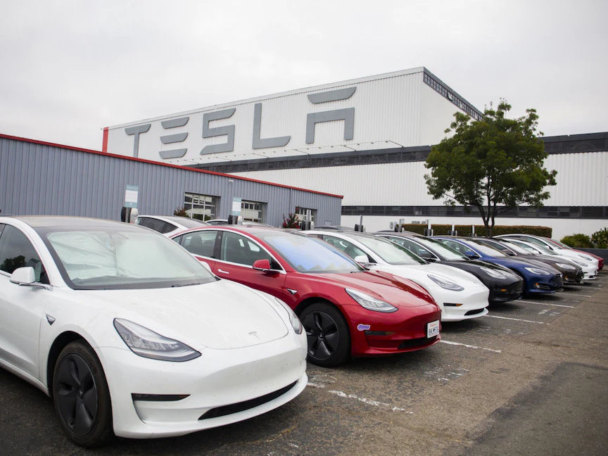سيارات تيسلا - Bloomberg