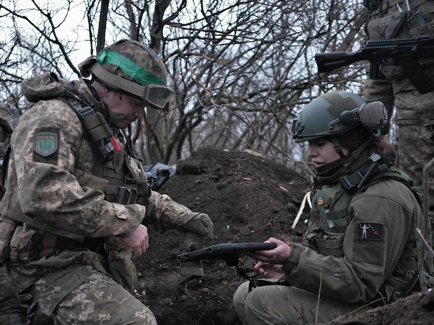 جنود أوكرانيون في مواقع القتال الأمامية في باخموت، شرق أوكرانيا. 11 مارس 2023 - AFP