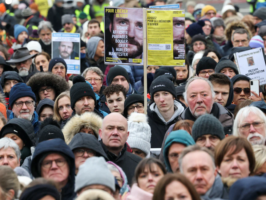 تظاهرة في العاصمة البلجيكية بروكسل بسبب احتجاز عامل الإغاثة أوليفييه فانديكاستيل في إيران. 22 يناير 2023. - REUTERS