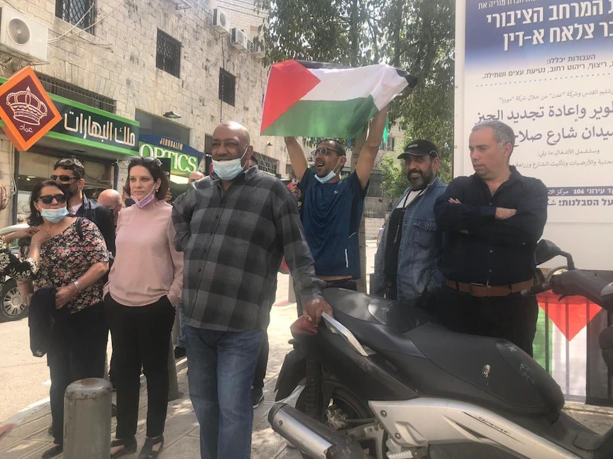 ناصر قوس المرشح عن "حركة فتح" للانتخابات التشريعية الفلسطينية قبل لحظات من اعتقاله بواسطة الأمن الإسرائيلي- 17 أبريل 2021 - "وفا"