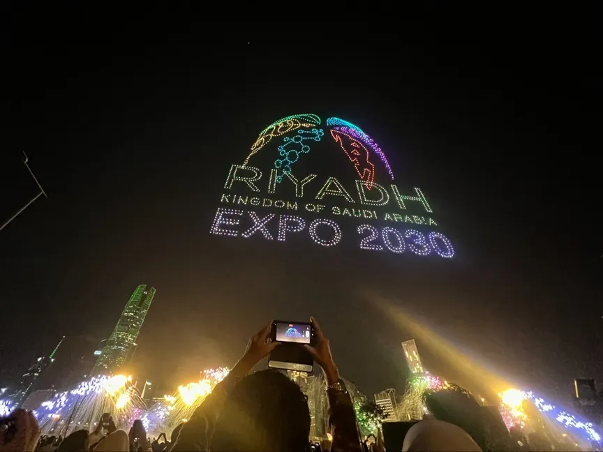 جانب من الاحتفالات في العاصمة السعودية الرياض بعد إعلان فوزها بتنظيم معرض "إكسبو 2030". 28 نوفمبر 2023 - الشرق