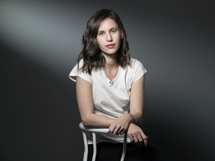 الكاتبة الجزائرية كوثر عظيمي خلال مهرجان "المراسلون" الأدبي في مونوسك بجنوب فرنسا - 27 سبتمبر 2019 - AFP