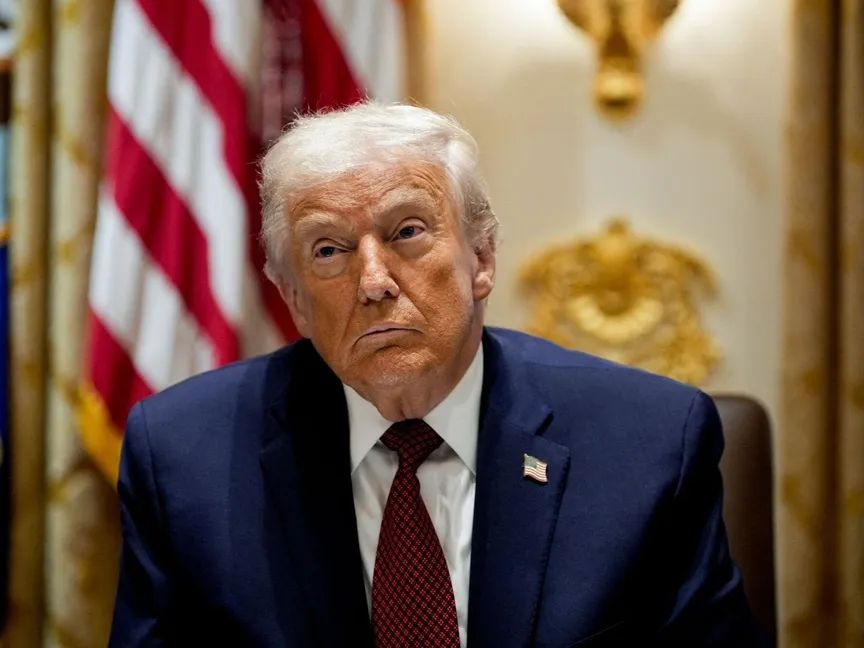 الرئيس الأميركي دونالد ترمب خلال اجتماع مائدة مستديرة في غرفة مجلس الوزراء بالبيت الأبيض في واشنطن العاصمة. 8 ديسمبر 2025 - Bloomberg