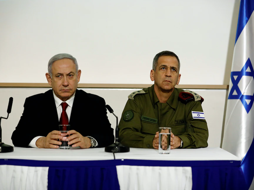 رئيس أركان الجيش الإسرائيلي أفيف كوخافي يلقي بياناً مشتركاً مع رئيس الوزراء الإسرائيلي بنيامين نتنياهو في تل أبيب إسرائيل. 12 سبتمبر 2019 - REUTERS