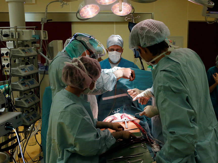 أبرز أعراض داء "فون ويلبراند" نزيف شديد بعد إجراء جراحة. - REUTERS