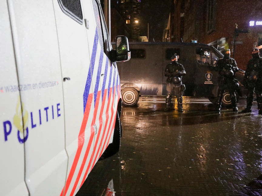 هولندا.. اتهام 3 بسرقة حمام زاجل