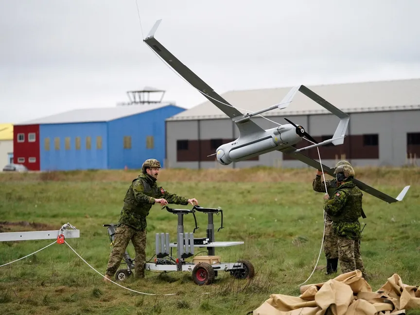 أفراد من الجيش الكندي ضمن اللواء متعدد الجنسيات التابع للناتو خلال تدريب ميداني كبير في أدازي بلاتفيا. 6 نوفمبر 2024 - Reuters
