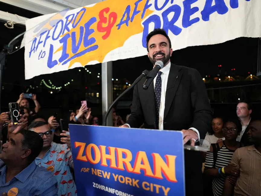 زهران ممداني خلال حفل ترشيحه عن الحزب الديمقراطي لمنصب عمدة مدينة نيويورك في الانتخابات المقبلة في نوفمبر المقبل. 25 يونيو 2025 - REUTERS