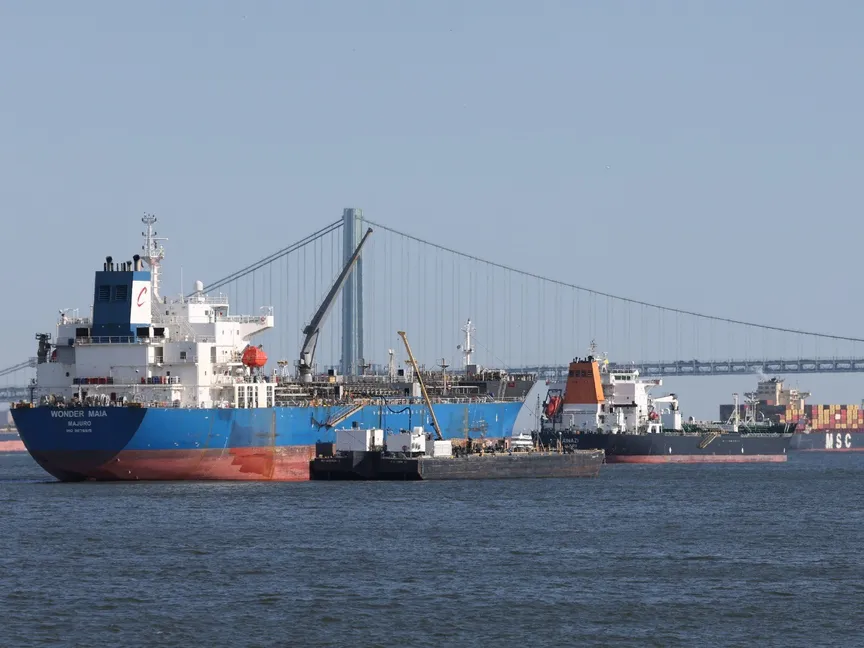 ترمب يمدد تعليق "قانون جونز" لتعزيز تدفق النفط داخل الولايات المتحدة