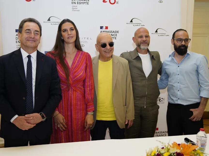 صناع مسرحية "داليدا.. الأغنية التي لا تنتهي" مع السفر الفرنسي بالقاهرة في المؤتمر الصحفي لإعلان تفاصيل العرض، القاهرة، مصر، 20 يوليو 2026 - الشرق