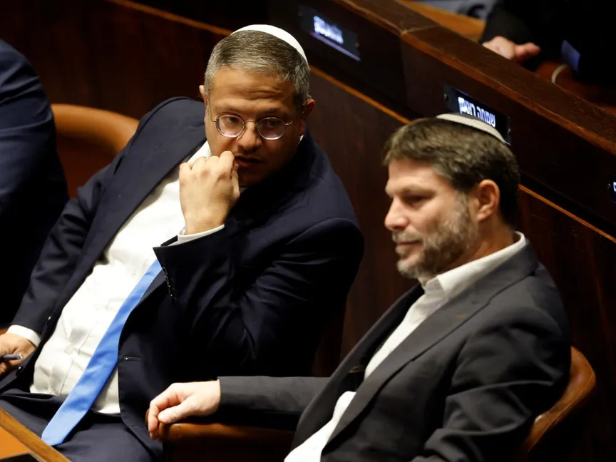 وزير المالية الإسرائيلي بتسلئيل سموتريتش (يمين) ووزير الأمن الداخلي إيتمار بن جفير خلال جلسة في الكنيست. 29 ديسمبر 2022 - REUTERS