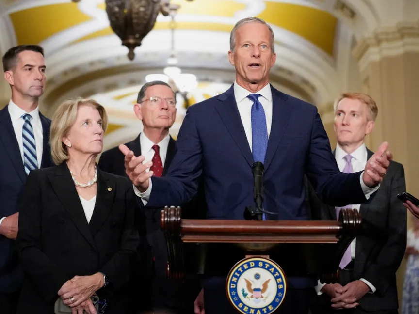 زعيم الجمهوريين بمجلس الشيوخ يشكك في تنفيذ تهديد ترمب بالانسحاب من الناتو