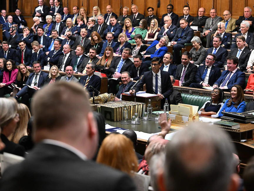 رئيس الوزراء البريطاني ريشي سوناك يتحدث خلال جلسة الأسئلة الأسبوعية في مجلس العموم بالعاصمة البريطانية لندن. 25 يناير 2023 - AFP