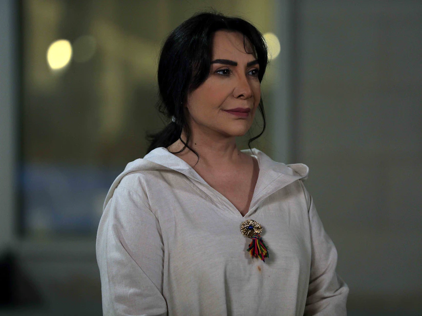 هدى حسين في مشهد من مسلسل "من شارع الهرم إلى..." - المكتب الإعلامي لمنصة شاهد