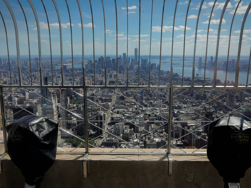 جزيرة مانهاتن في مدينة نيويورك كما بدت يوم 24 يونيو 2020 من مبنى إمباير ستيت الولايات المتحدة الأميركية - REUTERS