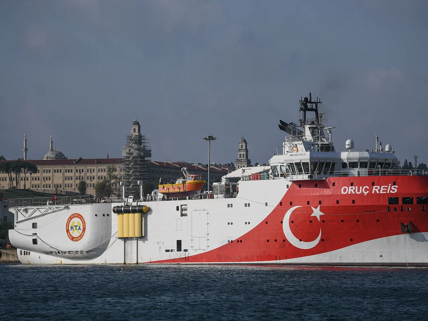 سفينة التنقيب "أرورتش رئيس" قبل إبحارها إلى المياه المتنازع عليها - AFP - AFP